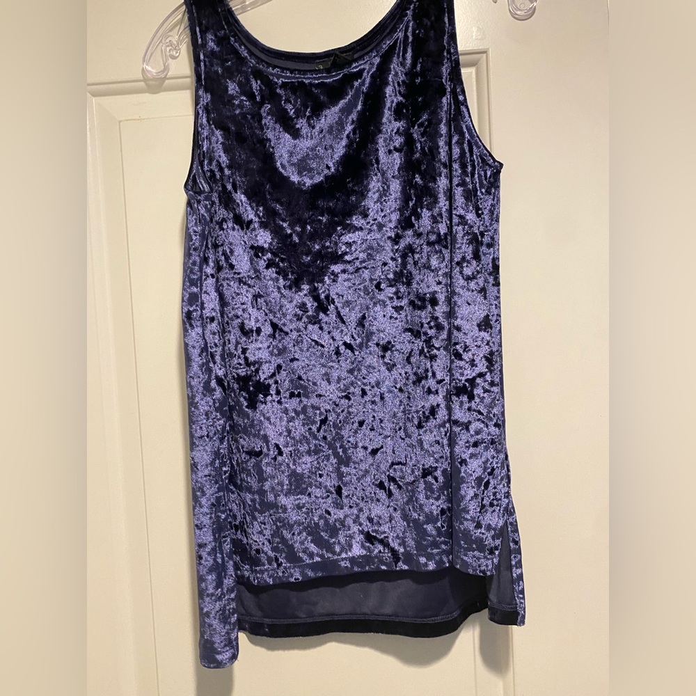 Great holiday velvet medium top